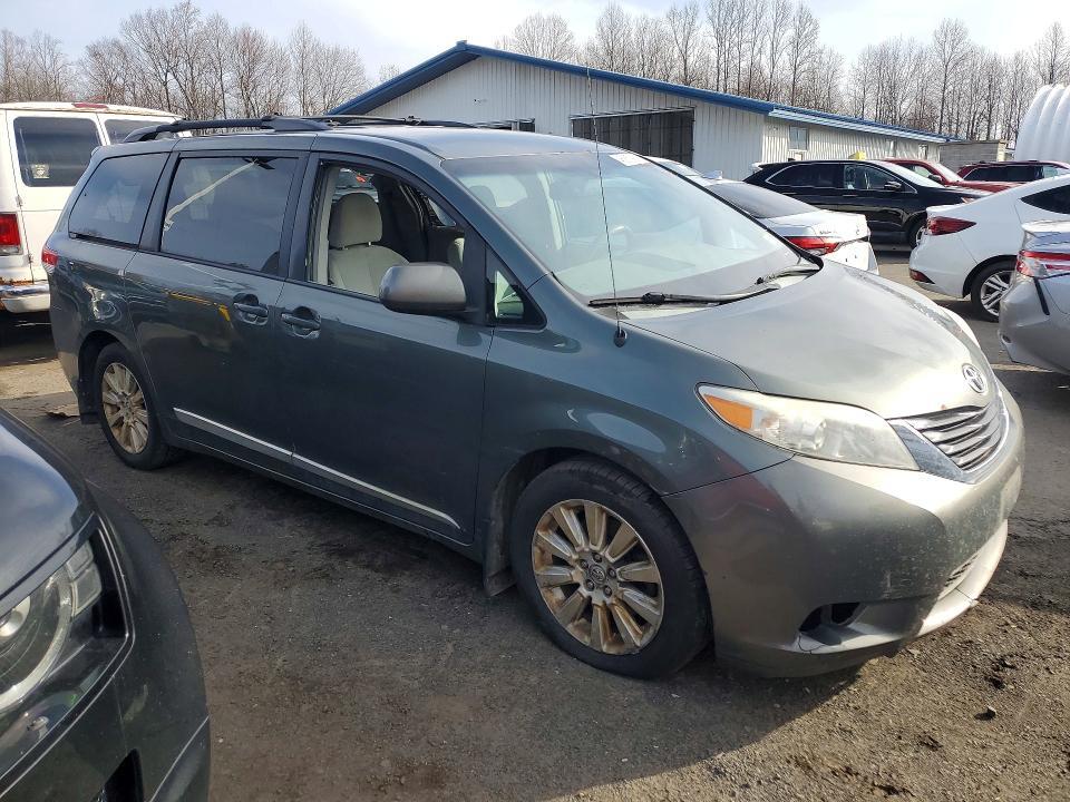 2013 TOYOTA SIENNA LE 7-PASSENGER — Фото 4 из 13