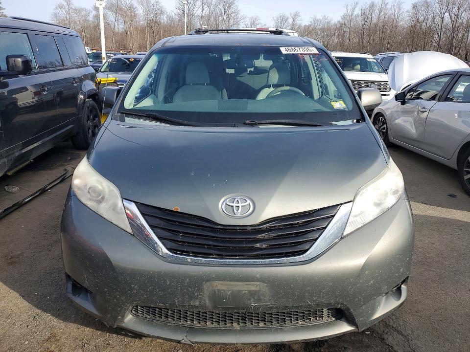 2013 TOYOTA SIENNA LE 7-PASSENGER — Фото 5 из 13