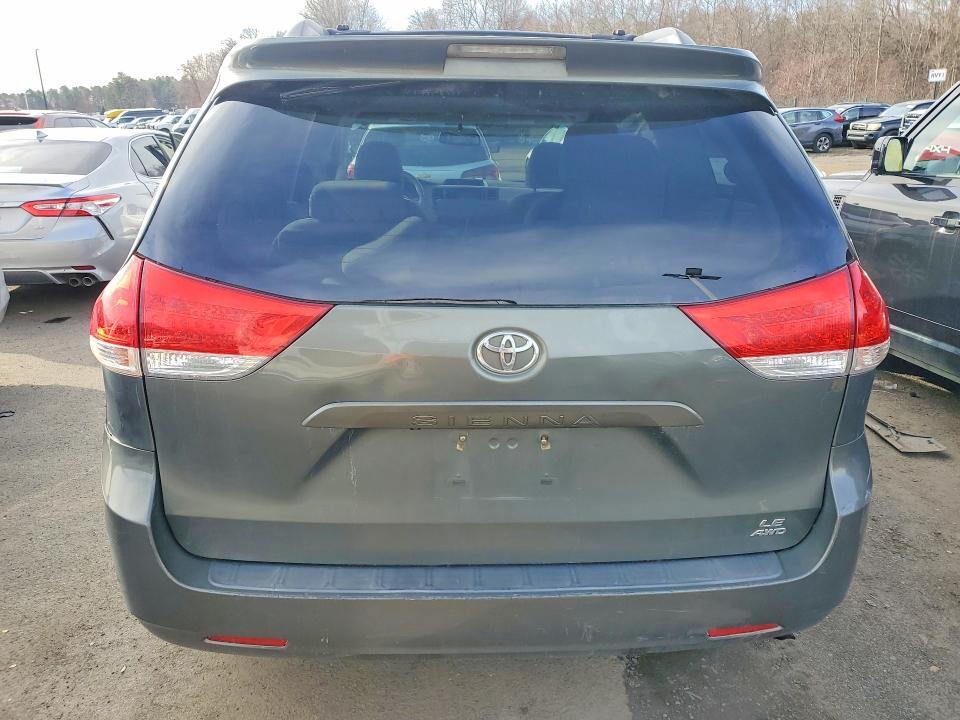 2013 TOYOTA SIENNA LE 7-PASSENGER — Фото 6 из 13