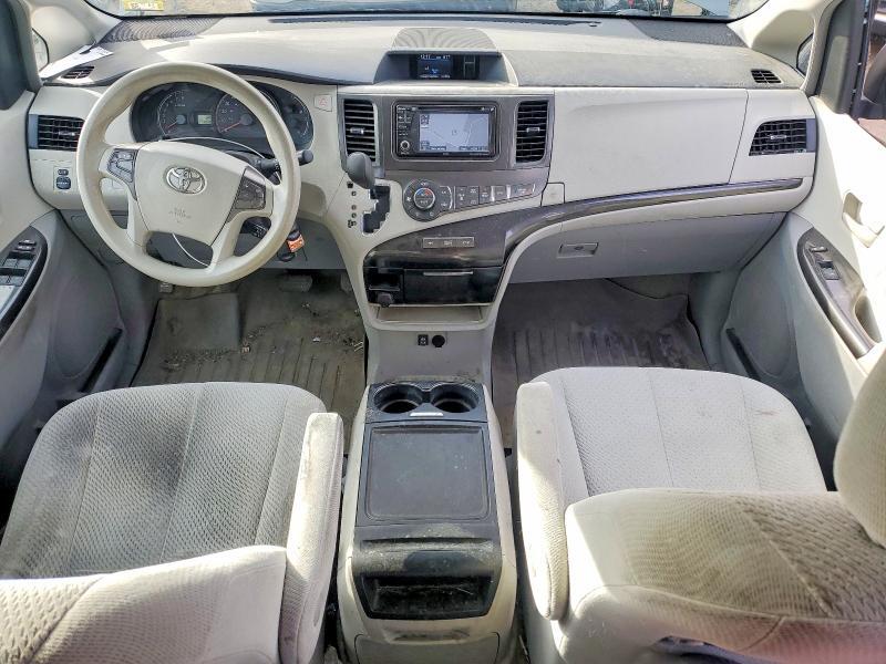 2013 TOYOTA SIENNA LE 7-PASSENGER — Фото 8 из 13