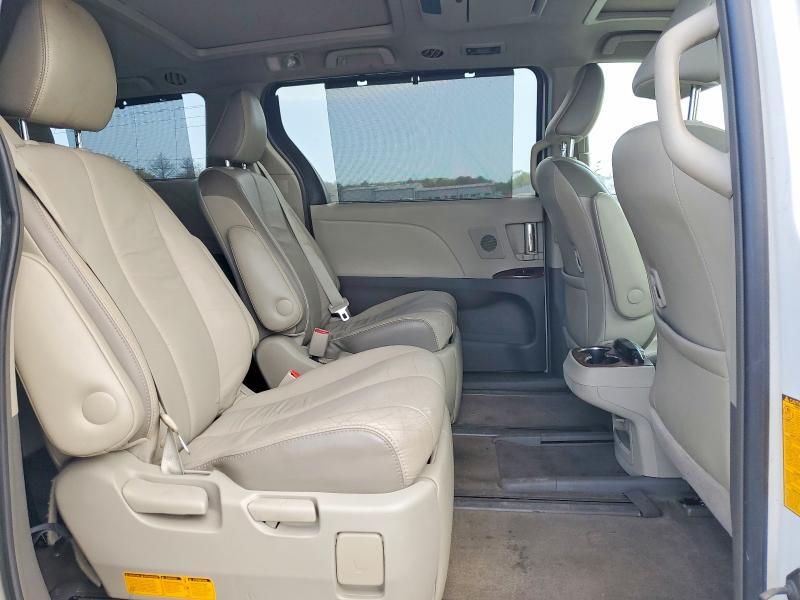 2013 TOYOTA SIENNA LIMITED 7-PASSENGER — Фото 11 из 13