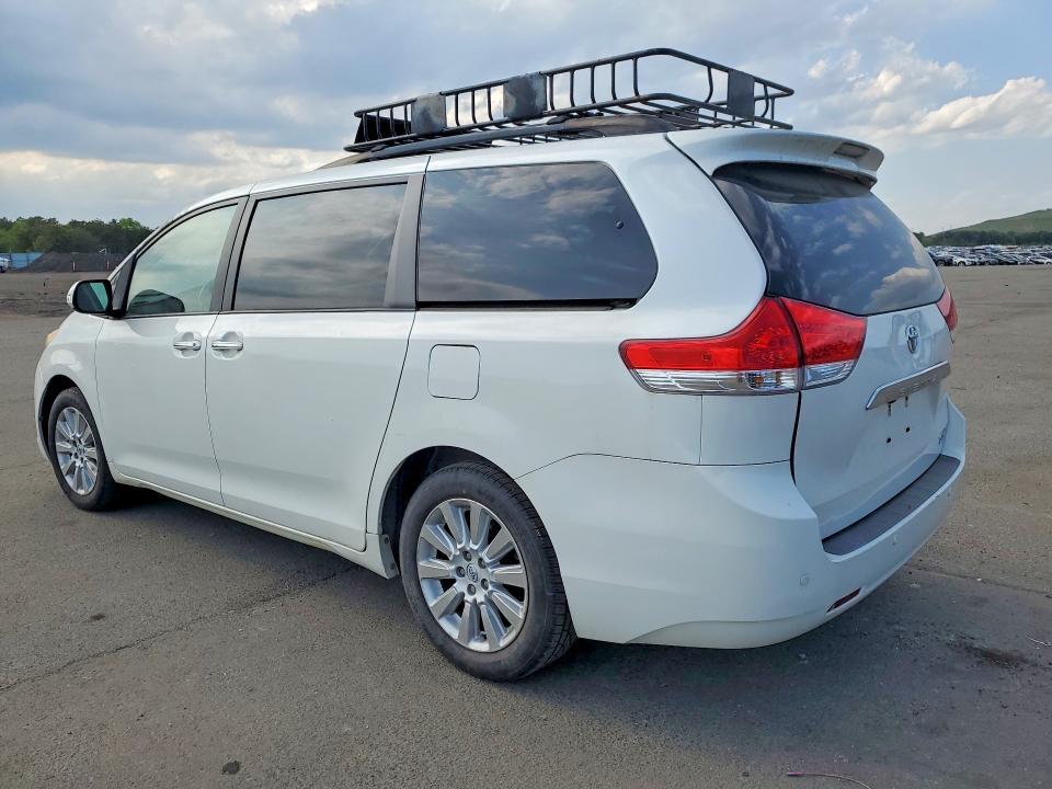 2013 TOYOTA SIENNA LIMITED 7-PASSENGER — Фото 2 из 13