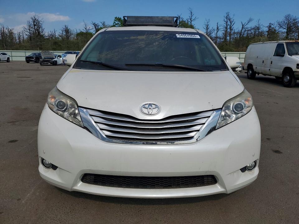 2013 TOYOTA SIENNA LIMITED 7-PASSENGER — Фото 5 из 13