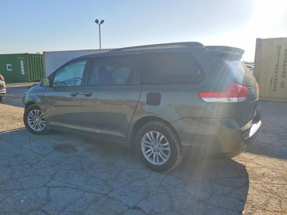 2011 TOYOTA SIENNA XLE 8-PASSENGER — Фото 2 из 13
