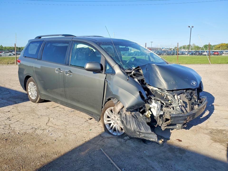 2011 TOYOTA SIENNA XLE 8-PASSENGER — Фото 4 из 13