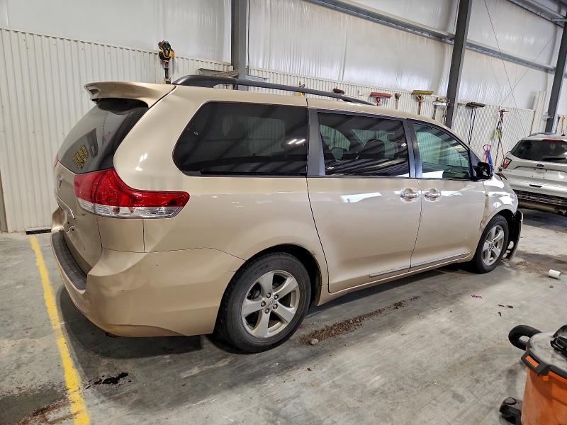2014 TOYOTA SIENNA LE — Фото 3 из 13
