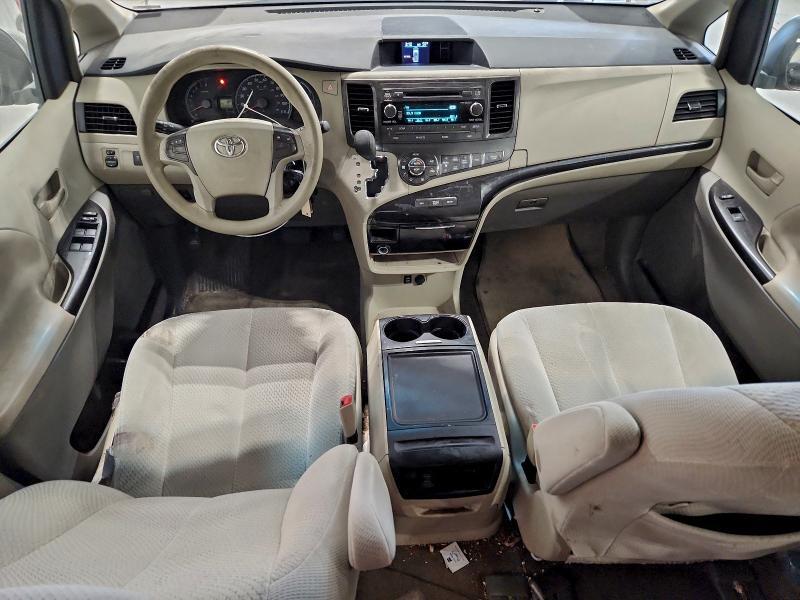 2014 TOYOTA SIENNA LE — Фото 8 из 13