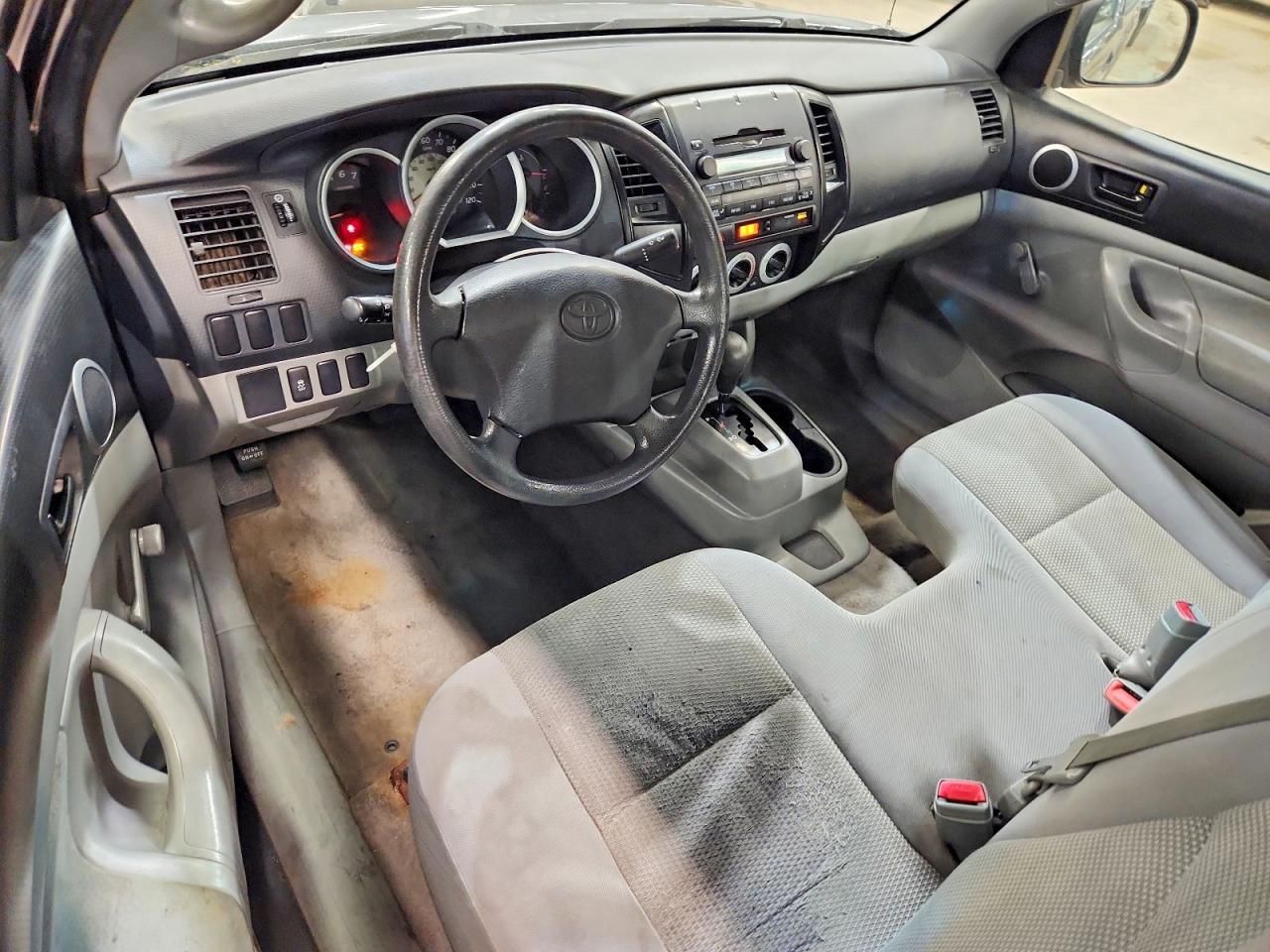 2011 TOYOTA TACOMA — Фото 8 из 12