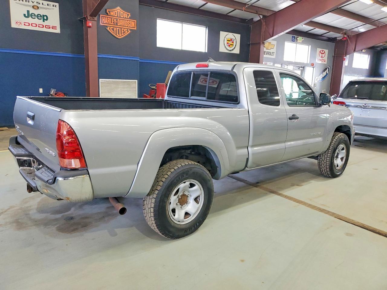 2014 TOYOTA TACOMA V6 — Фото 3 из 12