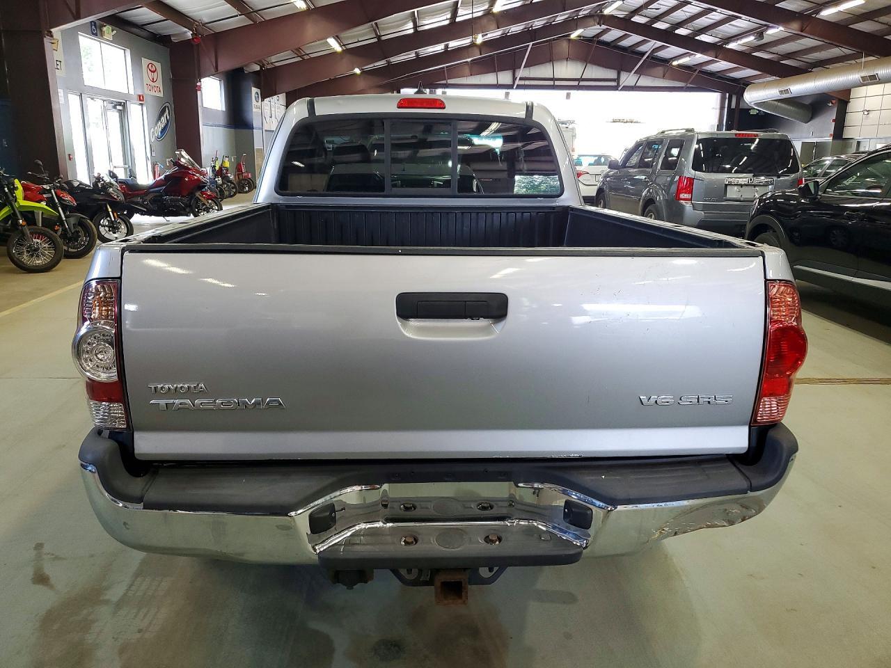 2014 TOYOTA TACOMA V6 — Фото 6 из 12