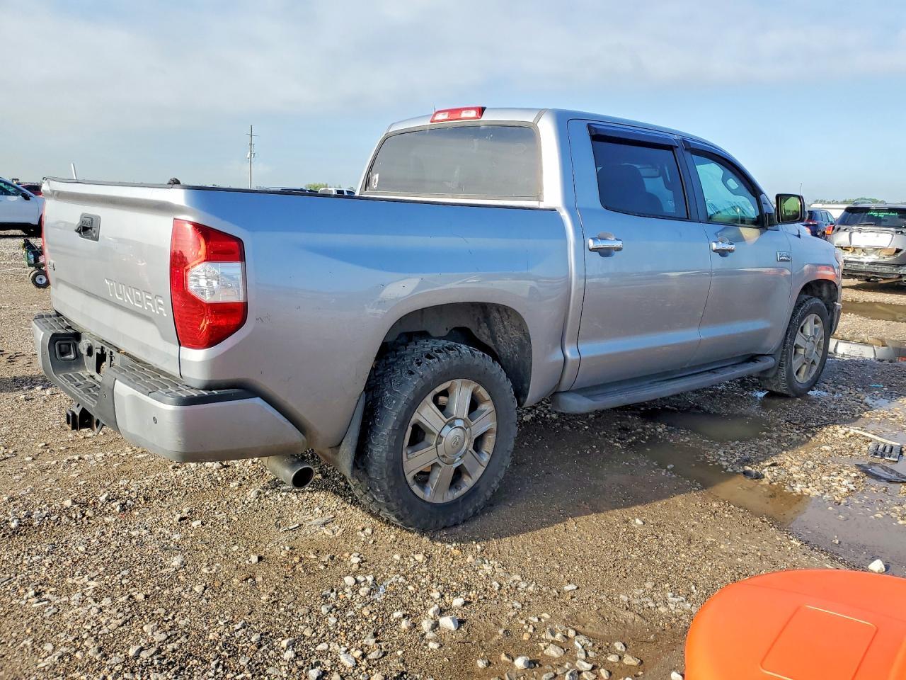 2015 TOYOTA TUNDRA PLATINUM — Фото 3 из 12