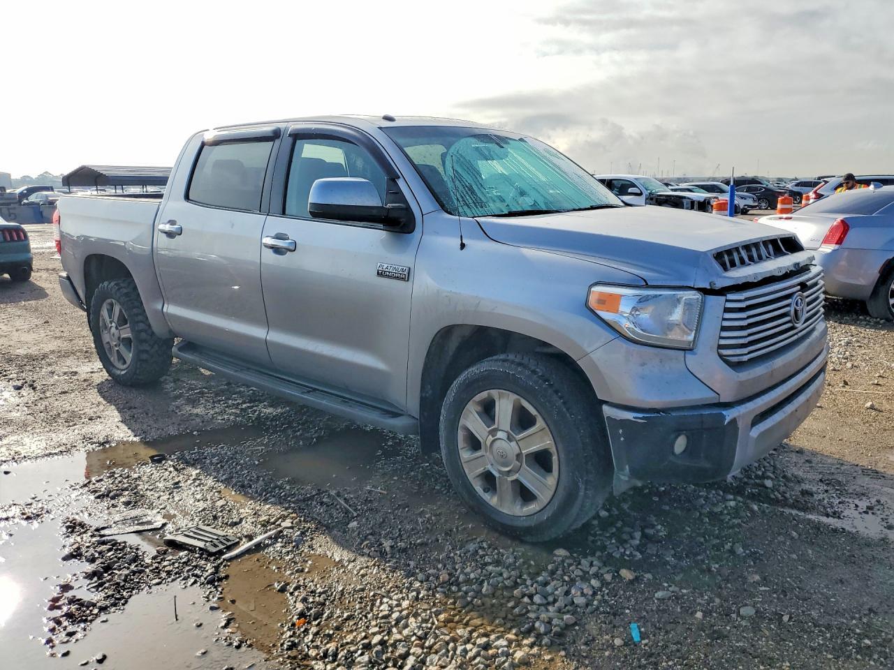 2015 TOYOTA TUNDRA PLATINUM — Фото 4 из 12
