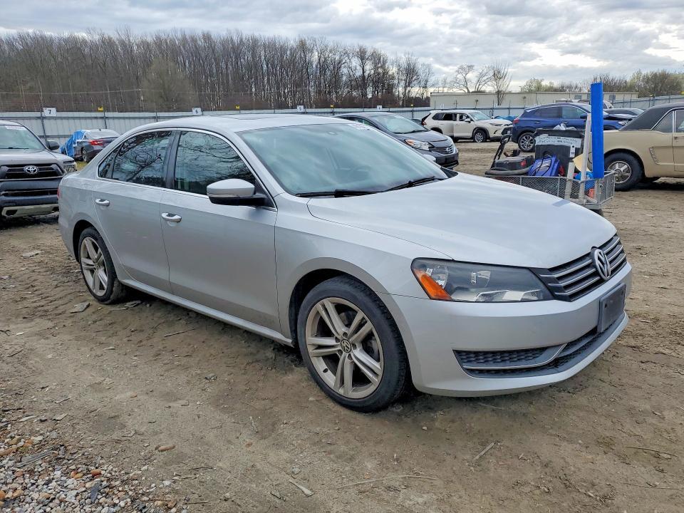 2014 VOLKSWAGEN PASSAT SE — Фото 4 из 12