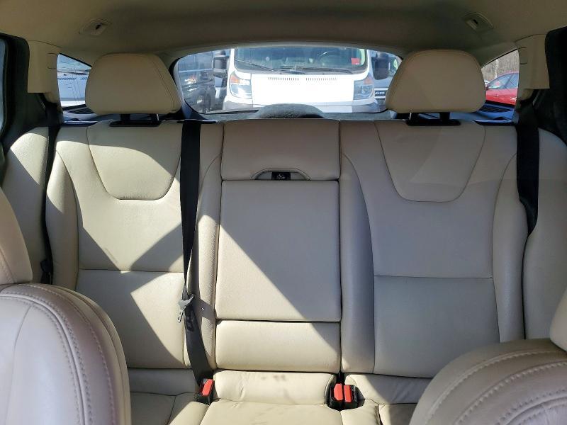 2015 VOLVO V60 CROSS COUNTRY PREMIER — Фото 10 из 13