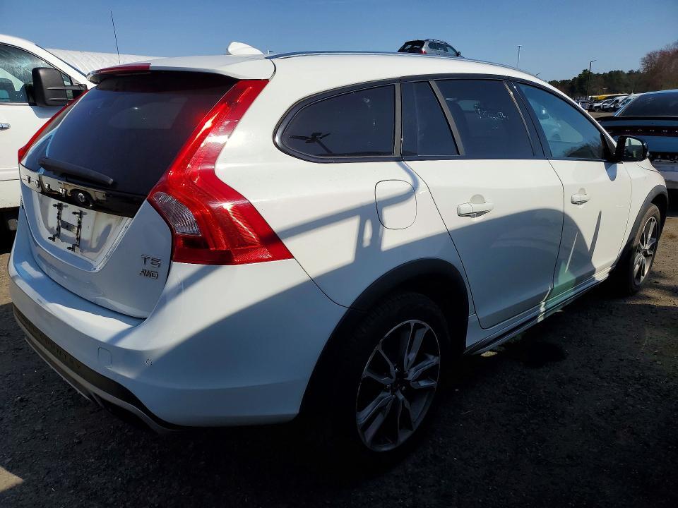 2015 VOLVO V60 CROSS COUNTRY PREMIER — Фото 3 из 13