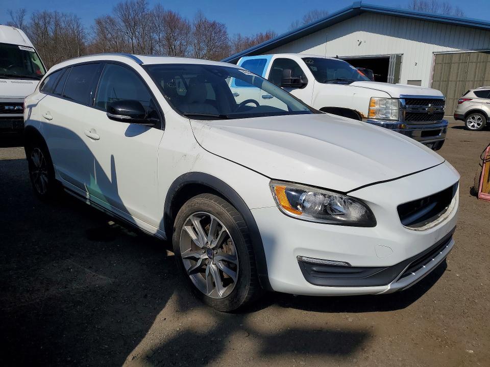 2015 VOLVO V60 CROSS COUNTRY PREMIER — Фото 4 из 13