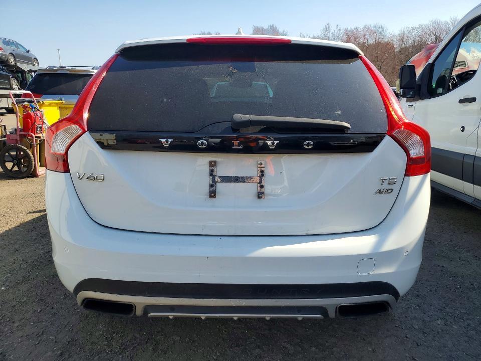 2015 VOLVO V60 CROSS COUNTRY PREMIER — Фото 6 из 13