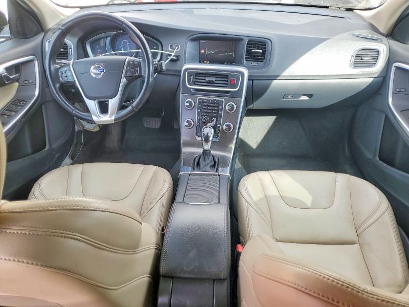 2015 VOLVO V60 CROSS COUNTRY PREMIER — Фото 8 из 13