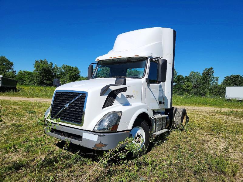 2016 VOLVO VNL SEMI TRUCK — Фото 2 из 10