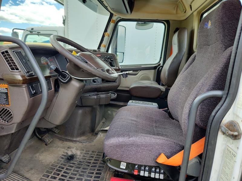 2016 VOLVO VNL SEMI TRUCK — Фото 5 из 10