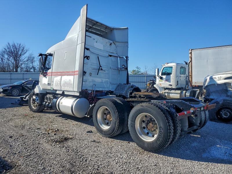 2017 VOLVO VNL SEMI TRUCK — Фото 3 из 10