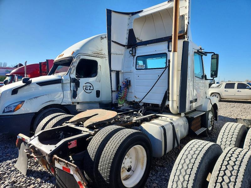 2012 VOLVO VNL SEMI TRUCK — Фото 4 из 10