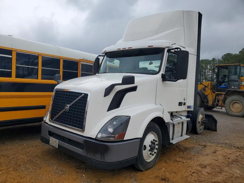 2017 VOLVO VNL SEMI TRUCK — Фото 2 из 10