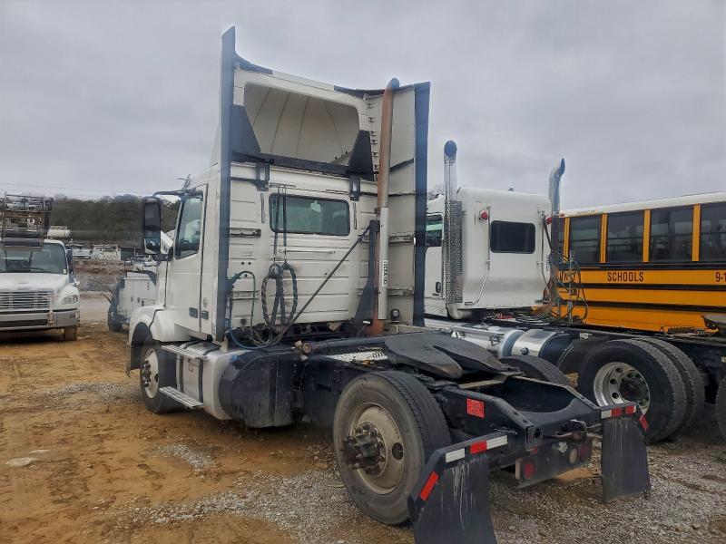 2017 VOLVO VNL SEMI TRUCK — Фото 3 из 10