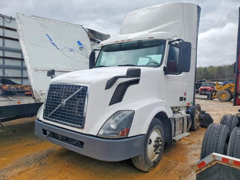 2017 VOLVO VNL SEMI TRUCK — Фото 2 из 10