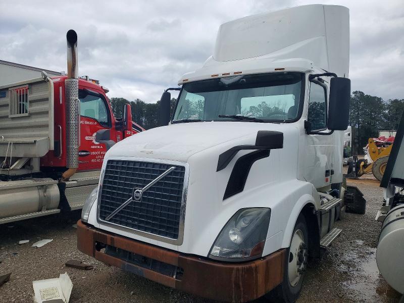 2015 VOLVO VNL SEMI TRUCK — Фото 2 из 10