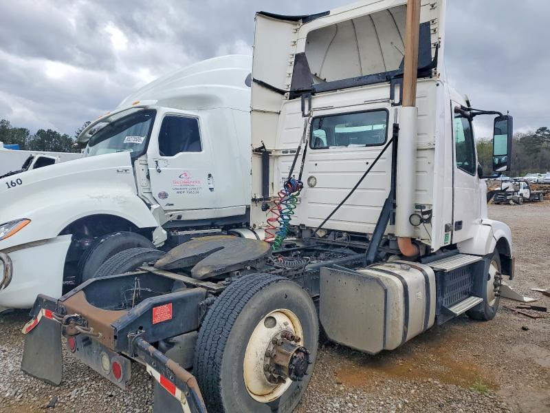 2015 VOLVO VNL SEMI TRUCK — Фото 4 из 10