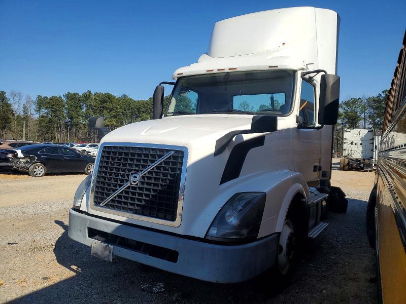 2017 VOLVO VNL SEMI TRUCK — Фото 2 из 10