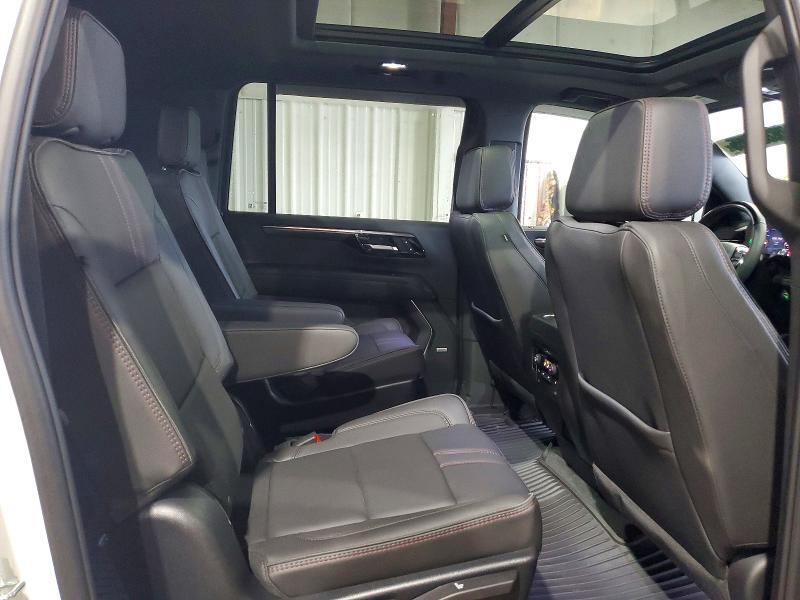 2025 CHEVROLET SUBURBAN K1500 RST — Фото 11 из 14