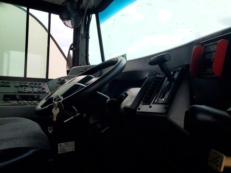 2009 BLUEBIRD SCHOOL BUS — Фото 9 из 10