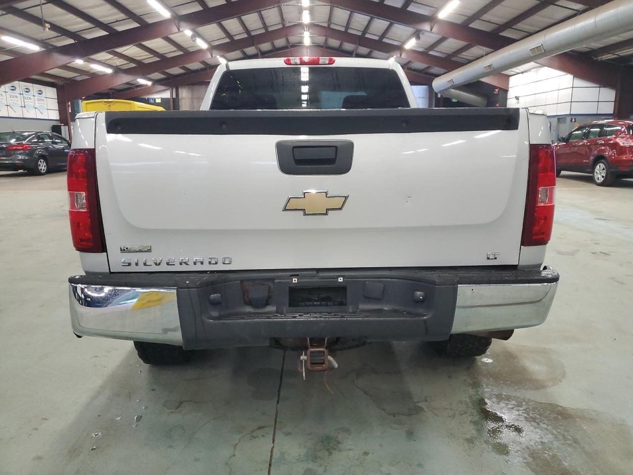 2010 CHEVROLET SILVERADO K1500 LT — Фото 6 из 12
