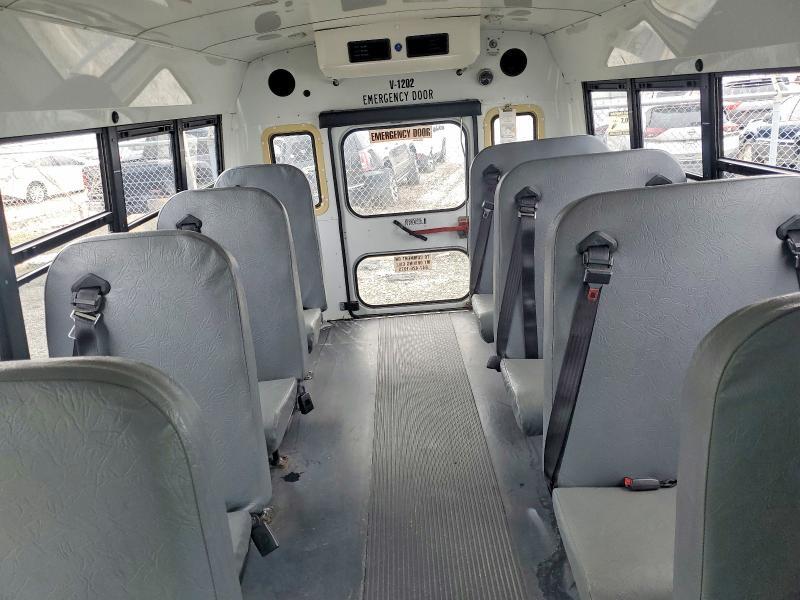 2012 CHEVROLET EXPRESS SHUTTLE BUS — Фото 11 из 13
