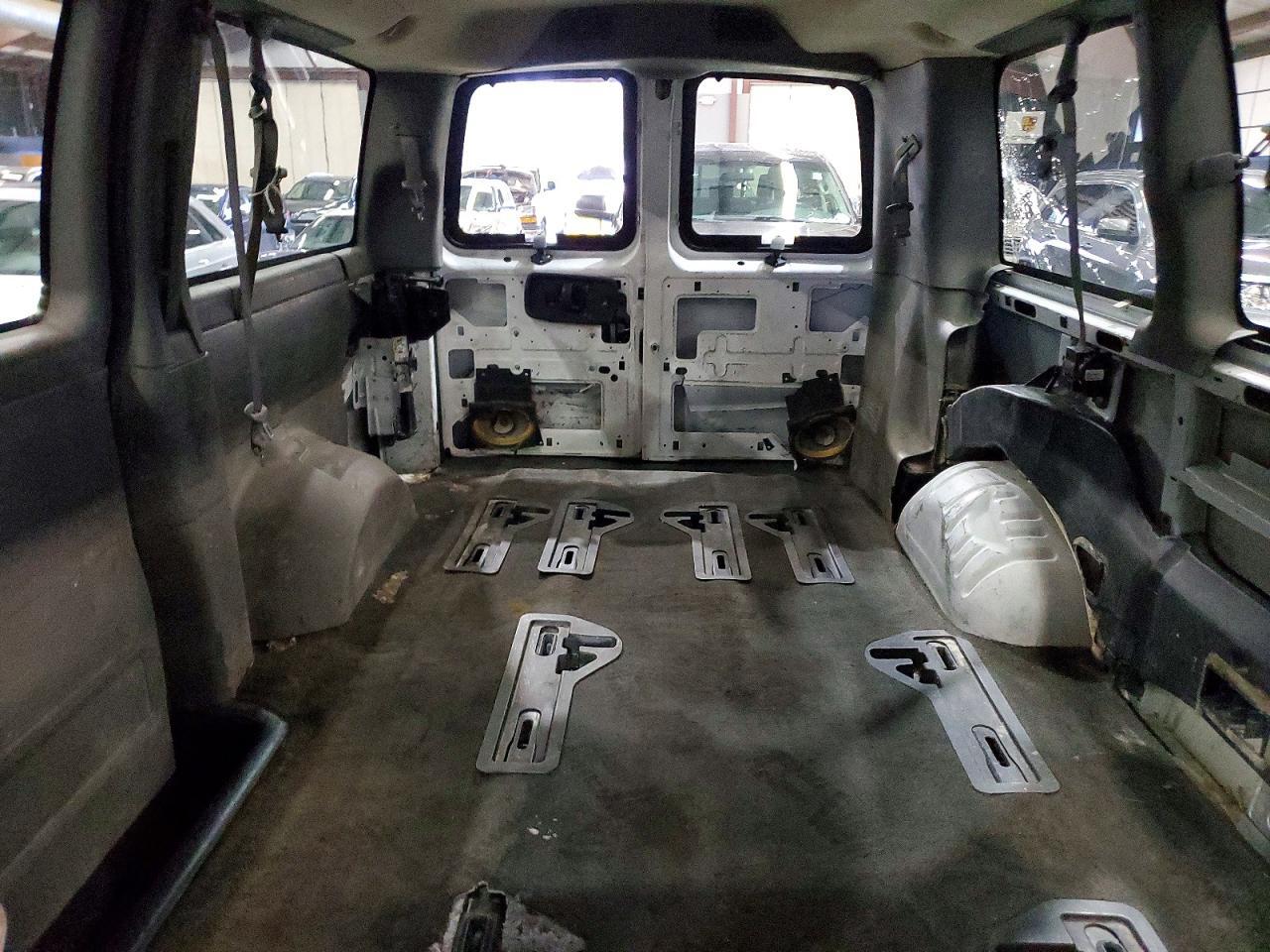 2015 CHEVROLET EXPRESS G2500 LS — Фото 10 из 13