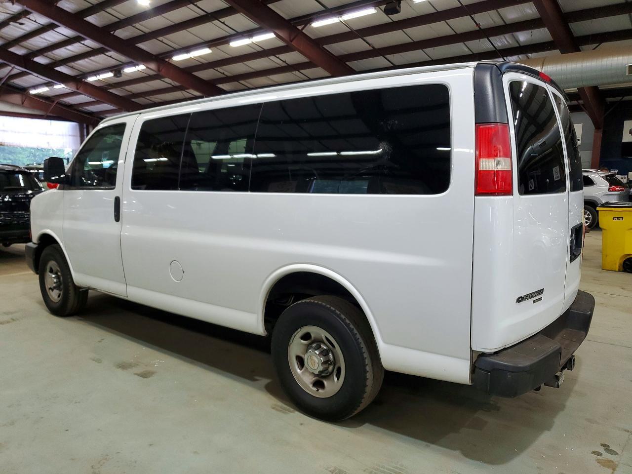 2015 CHEVROLET EXPRESS G2500 LS — Фото 2 из 13