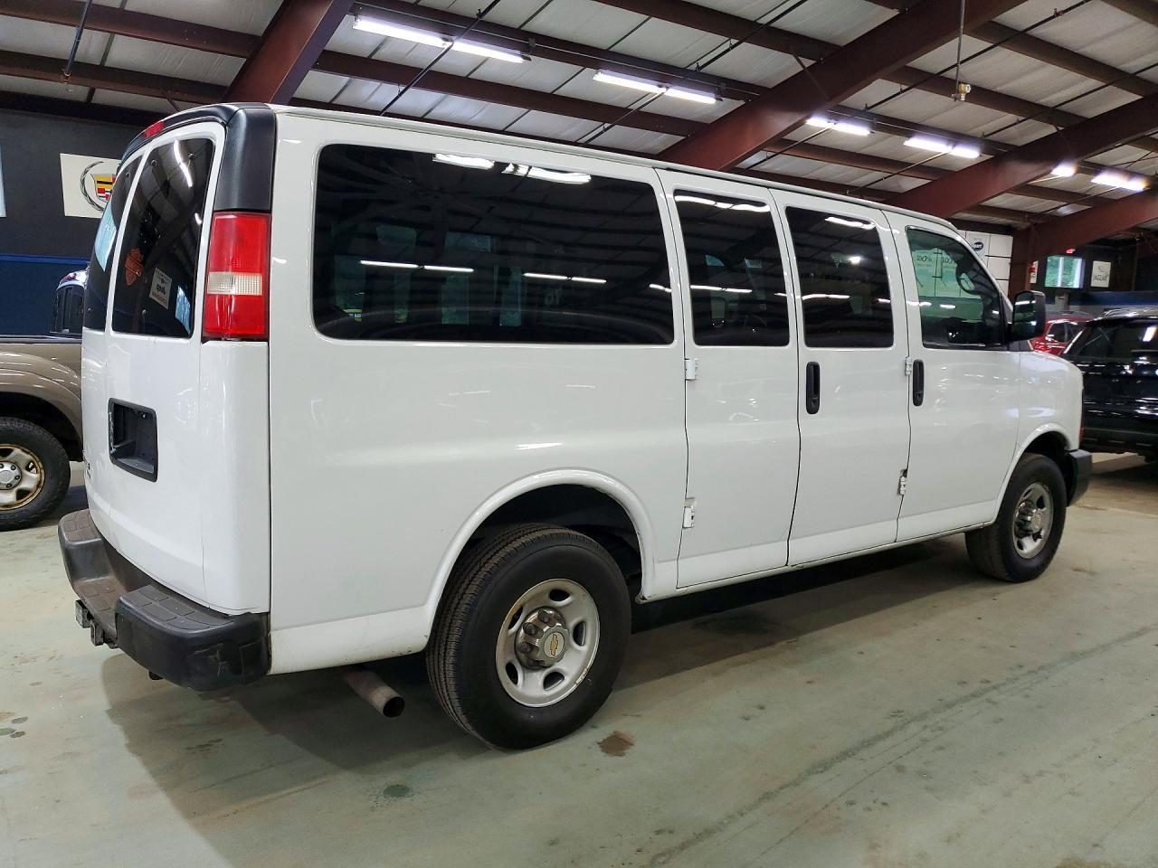 2015 CHEVROLET EXPRESS G2500 LS — Фото 3 из 13