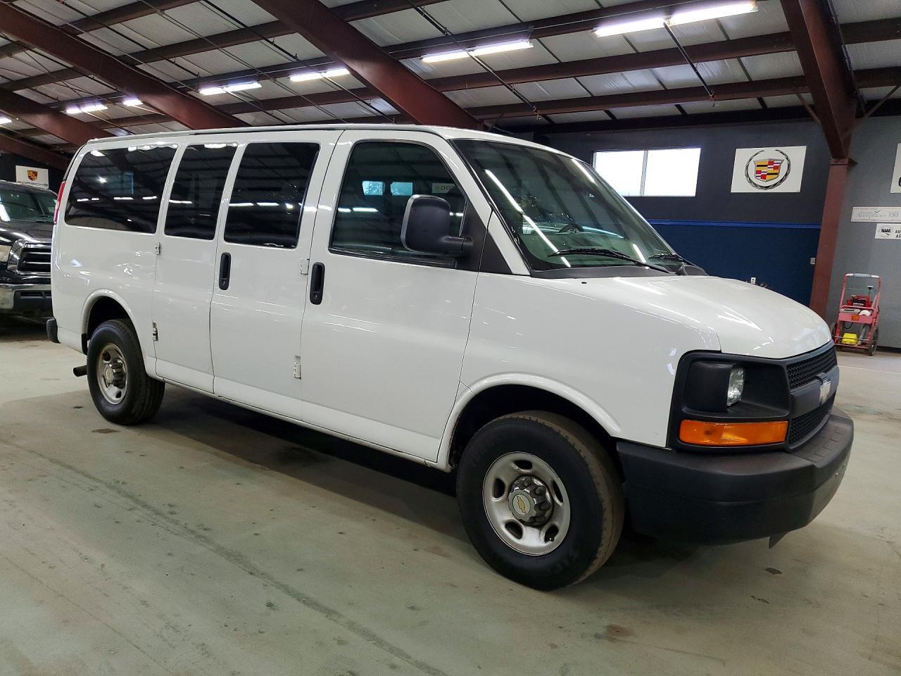 2015 CHEVROLET EXPRESS G2500 LS — Фото 4 из 13