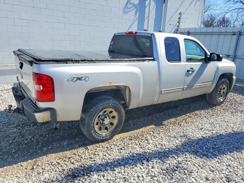 2011 CHEVROLET SILVERADO K1500 LS — Фото 3 из 12