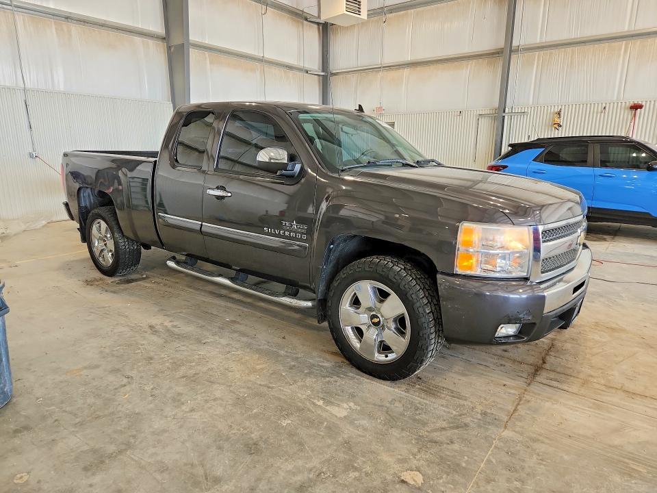2011 CHEVROLET SILVERADO C1500 LT — Фото 4 из 12