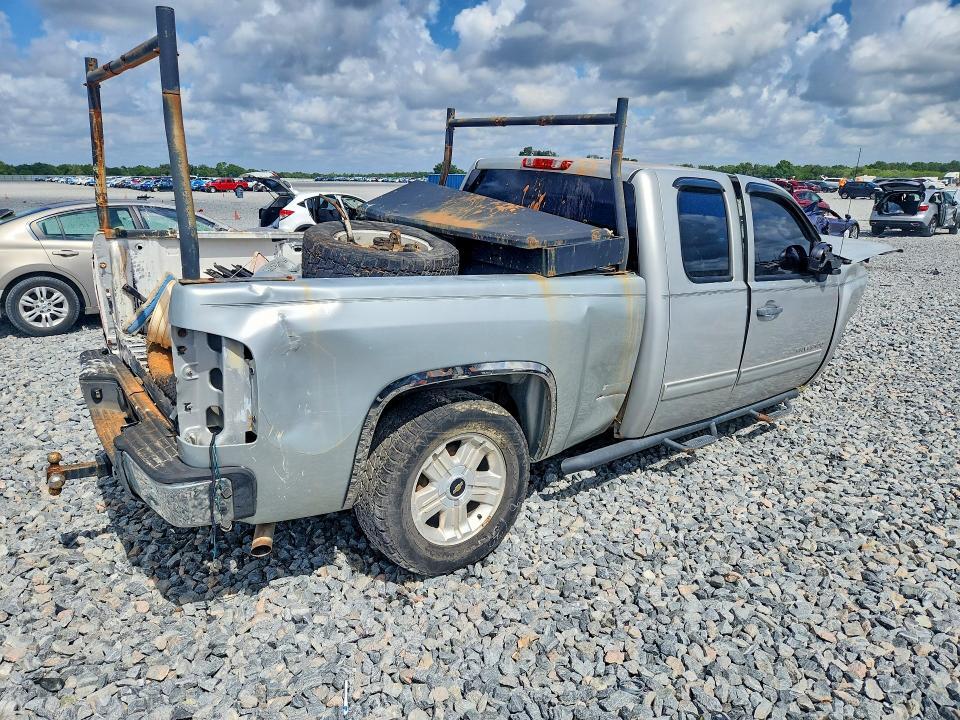 2011 CHEVROLET SILVERADO K1500 LT — Фото 3 из 6