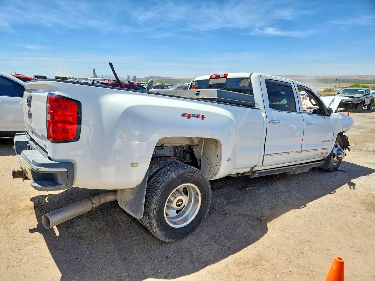 2016 CHEVROLET SILVERADO K3500 LTZ — Фото 3 из 12