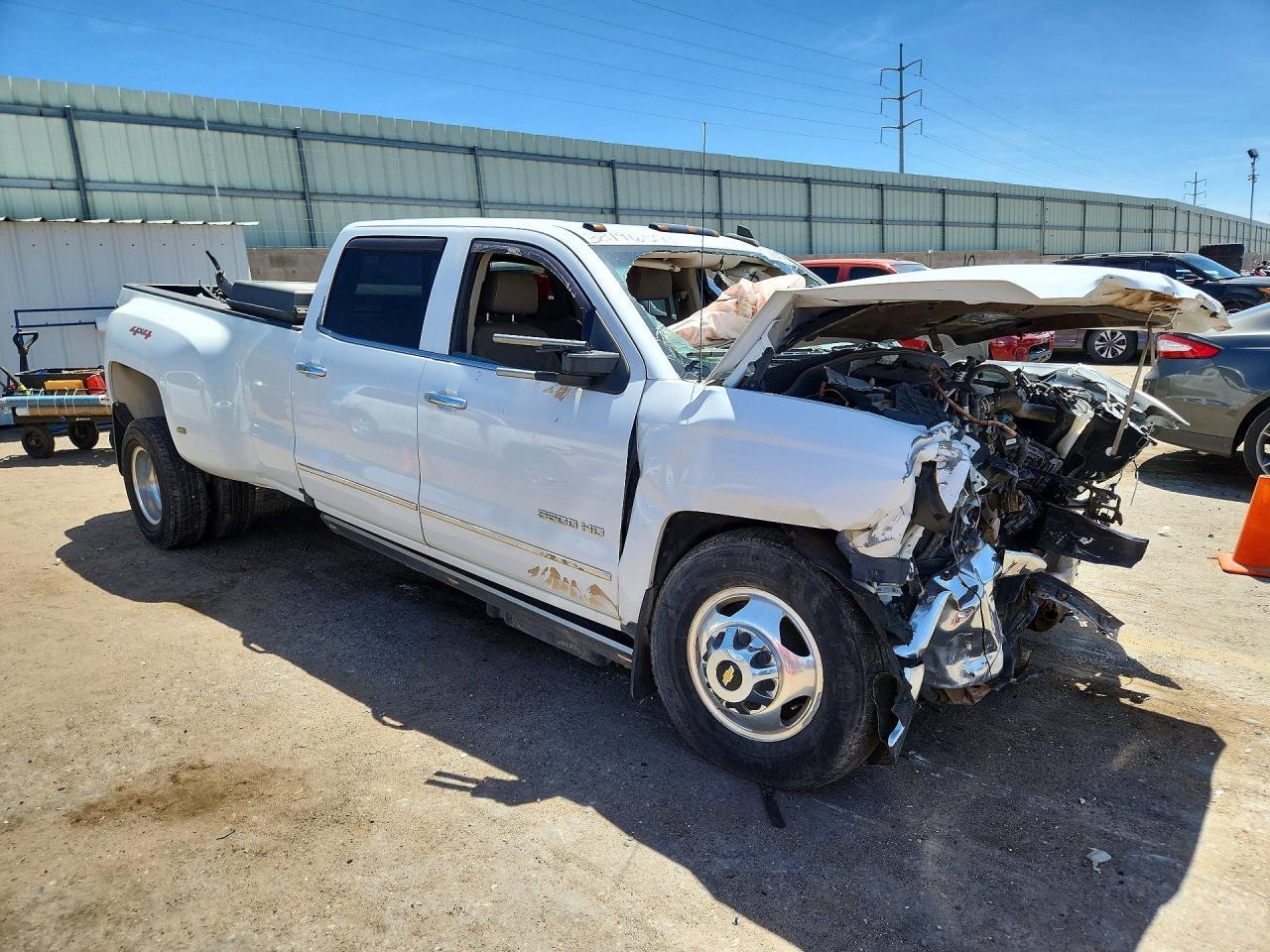 2016 CHEVROLET SILVERADO K3500 LTZ — Фото 4 из 12