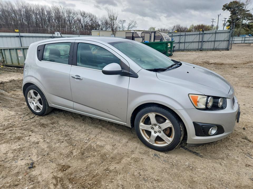 2015 CHEVROLET SONIC LTZ — Фото 4 из 12