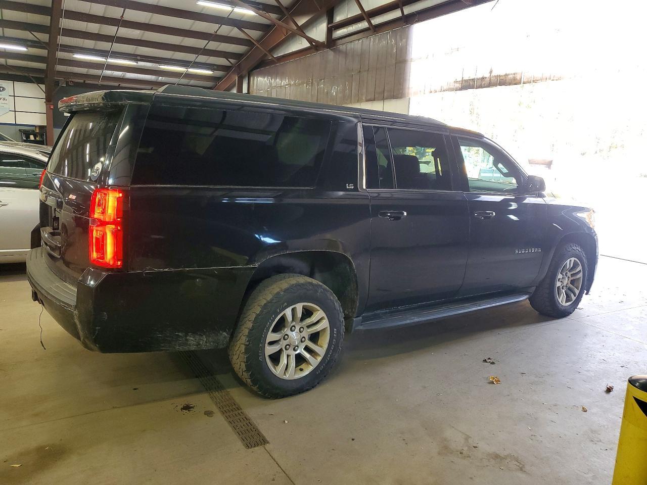 2015 CHEVROLET SUBURBAN K1500 LS — Фото 3 из 13