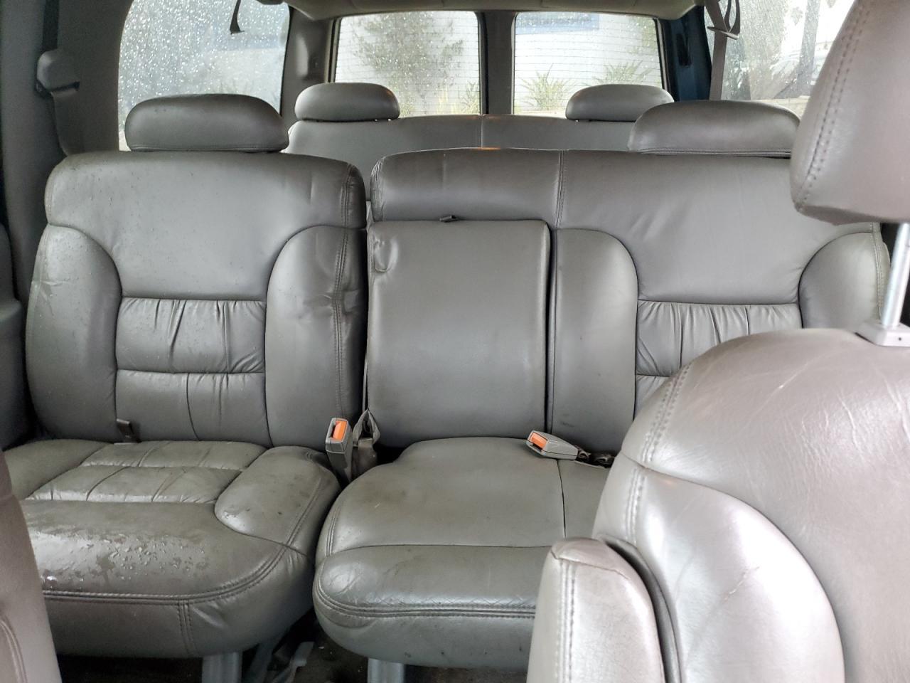 1999 CHEVROLET SUBURBAN C1500 — Фото 10 из 13