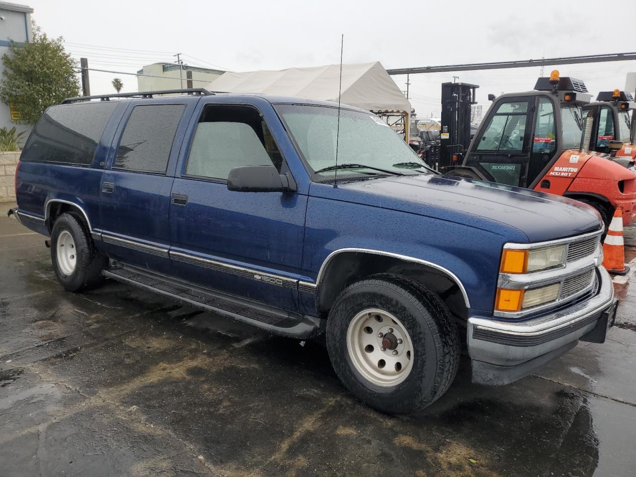 1999 CHEVROLET SUBURBAN C1500 — Фото 4 из 13