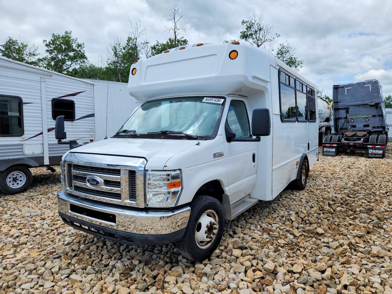 2017 FORD ECONOLINE E450 SUPER DUTY CUTAWAY VAN — Фото 2 из 10